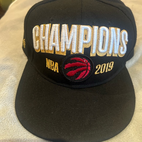 Black NBA finals 2019 world champions Toronto Raptors New Era, 950 SnapBack Cap - Picture 1 of 7